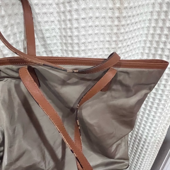 Michael Kors Tan and Brown Tote Bag with Classic Design - Picture 6 of 10